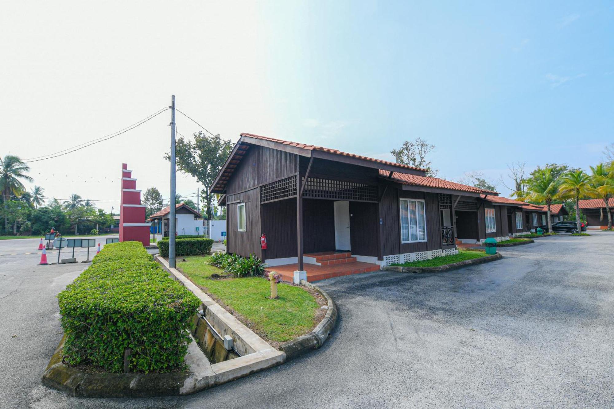 Adena Beach Resort Kuantan Exterior foto