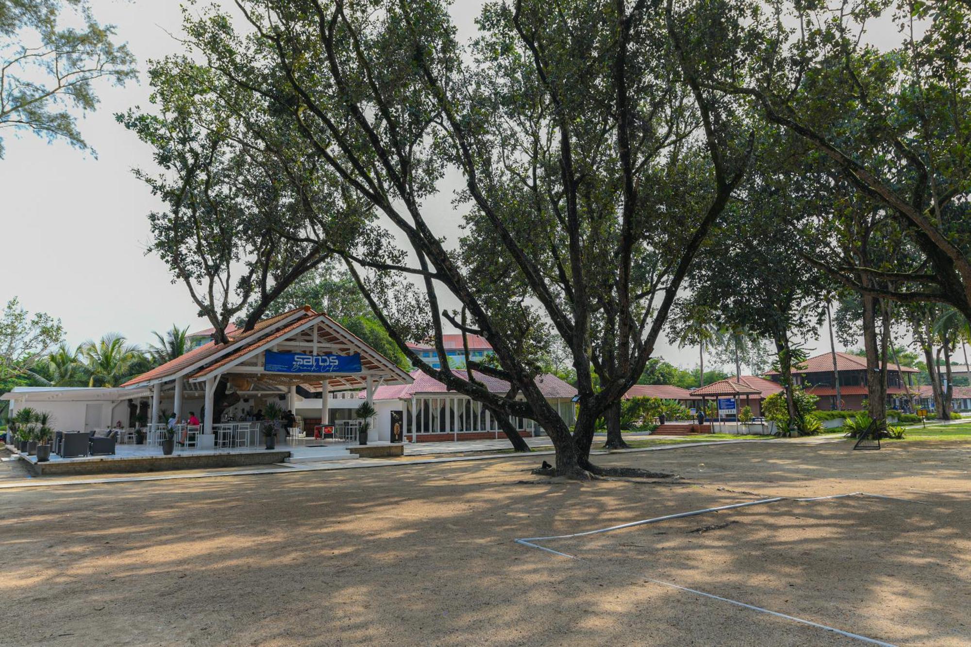 Adena Beach Resort Kuantan Exterior foto