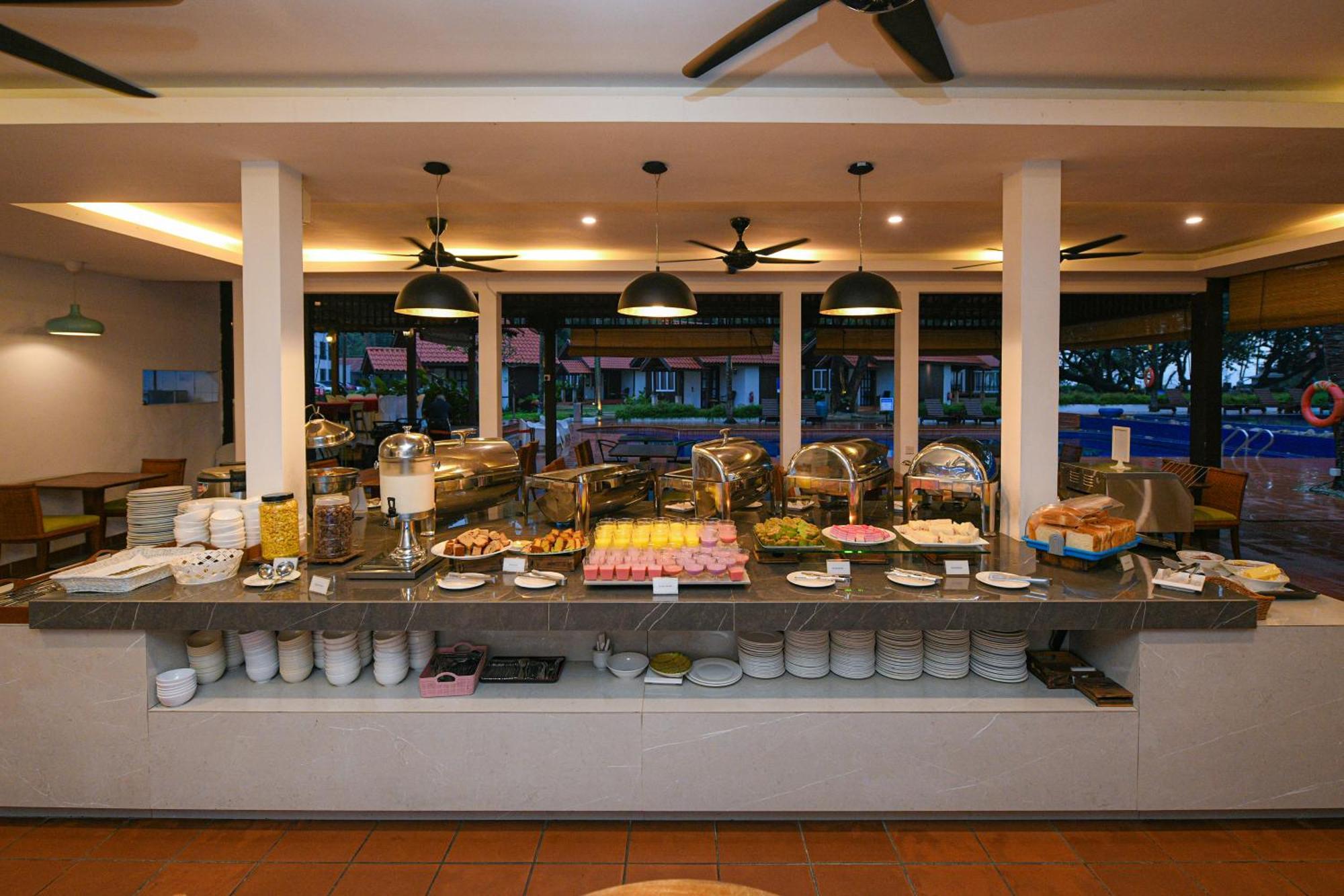Adena Beach Resort Kuantan Exterior foto