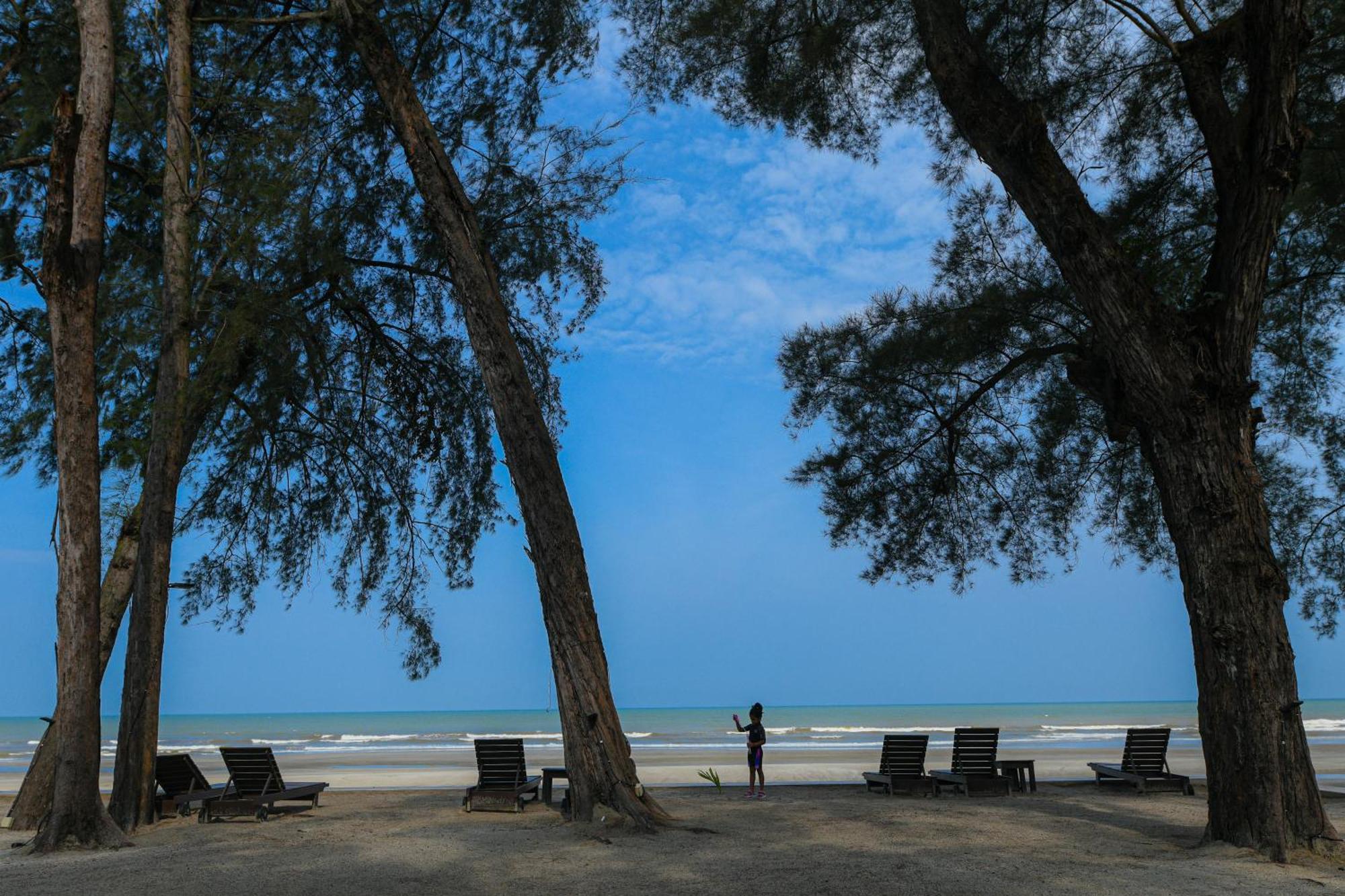 Adena Beach Resort Kuantan Exterior foto