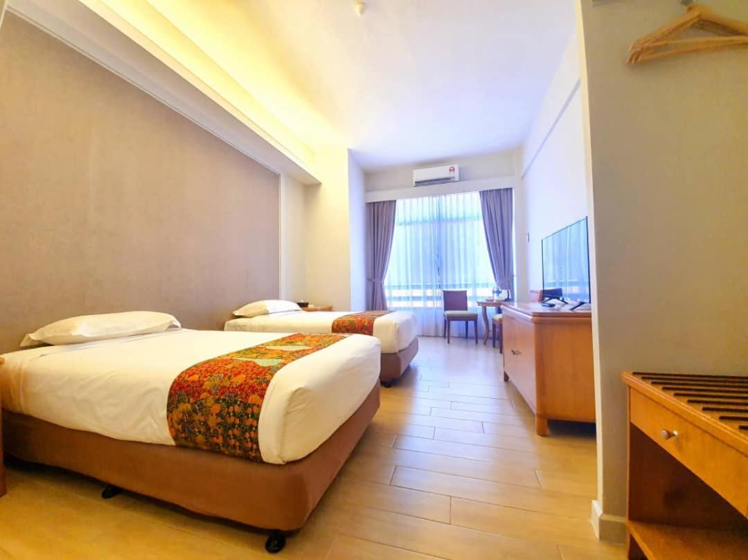 Adena Beach Resort Kuantan Exterior foto