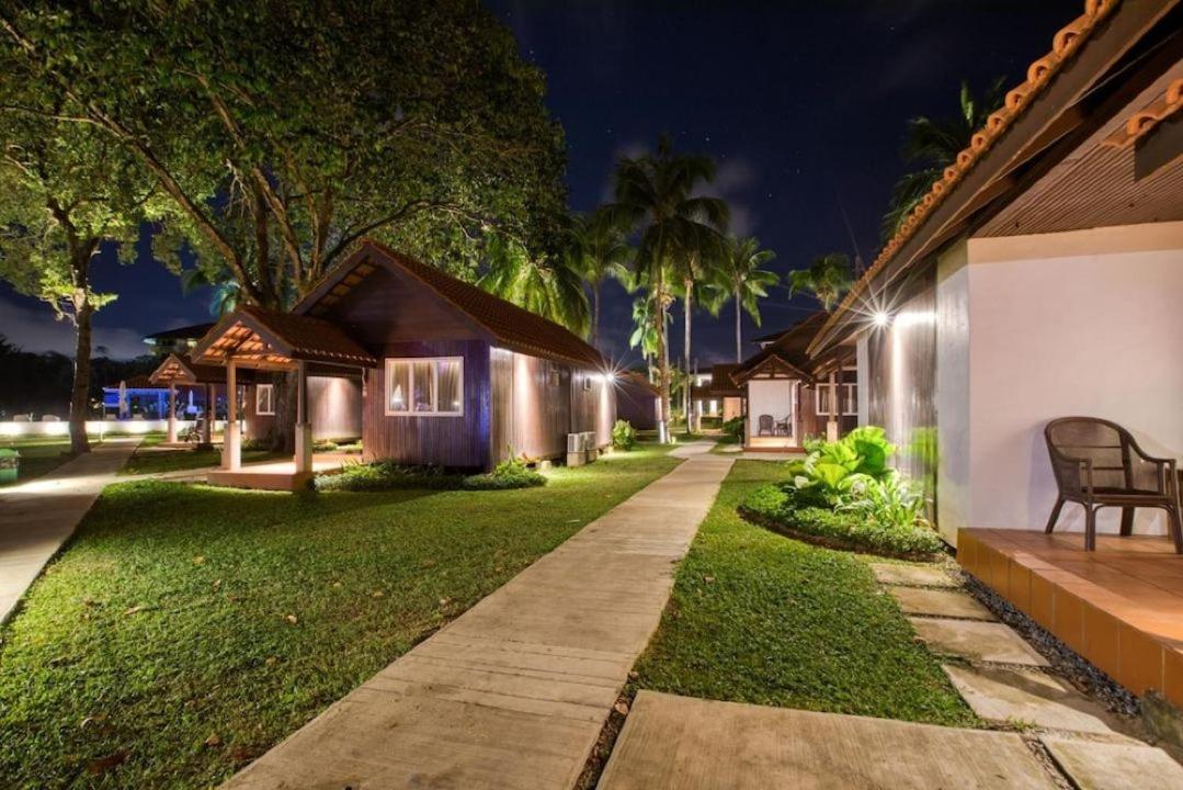 Adena Beach Resort Kuantan Exterior foto