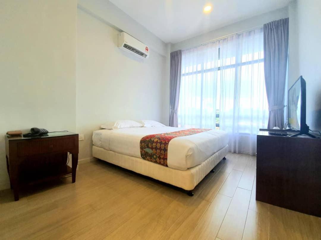 Adena Beach Resort Kuantan Exterior foto
