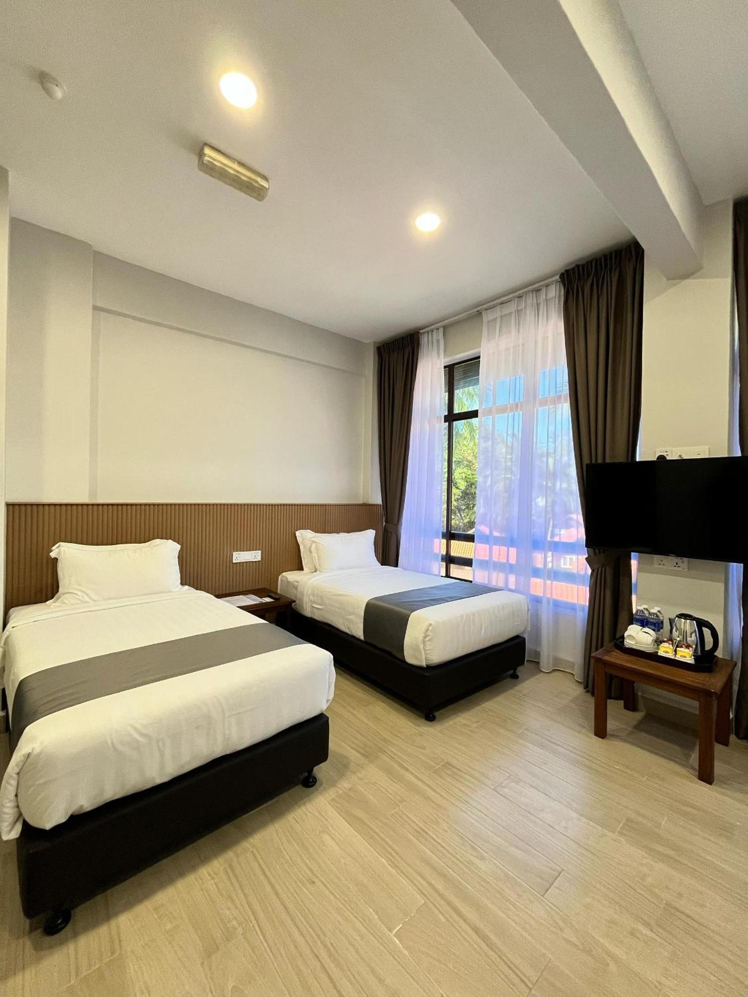 Adena Beach Resort Kuantan Exterior foto