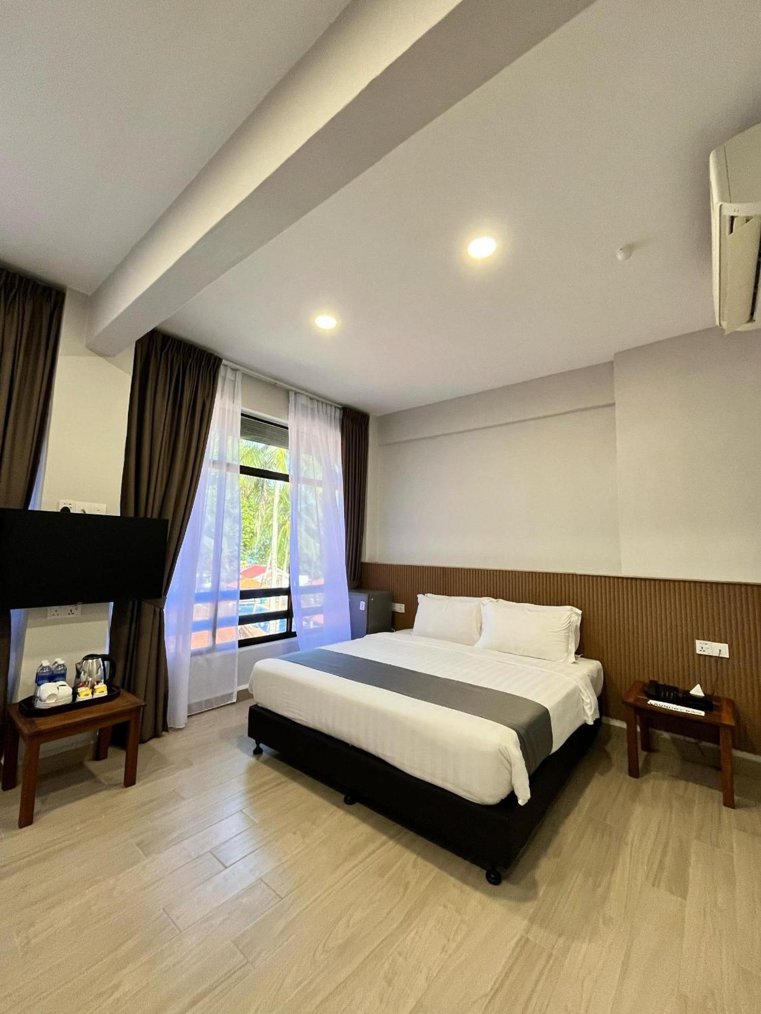 Adena Beach Resort Kuantan Exterior foto