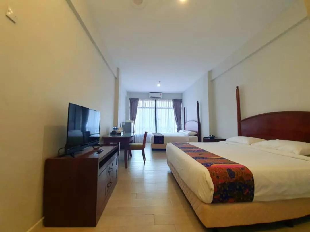 Adena Beach Resort Kuantan Exterior foto