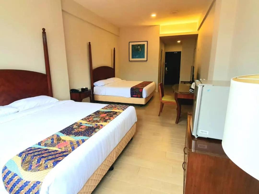 Adena Beach Resort Kuantan Exterior foto