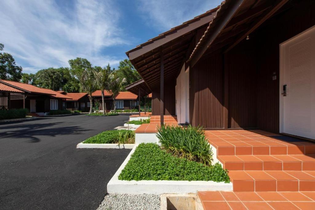 Adena Beach Resort Kuantan Exterior foto