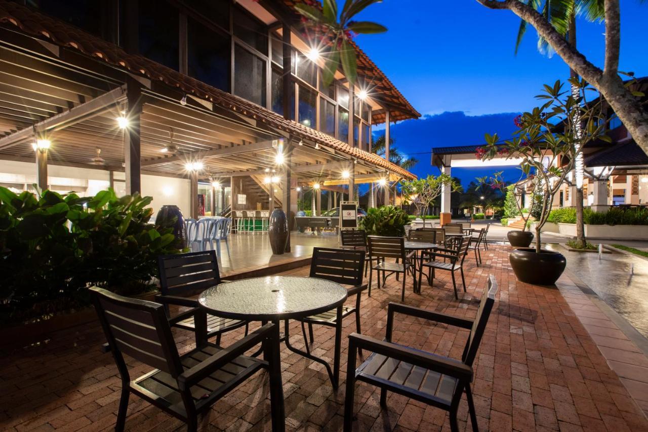 Adena Beach Resort Kuantan Exterior foto